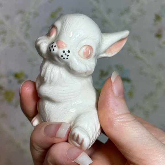 Adorable Vintage Bunny Rabbit Figurine - Picture 4 of 11